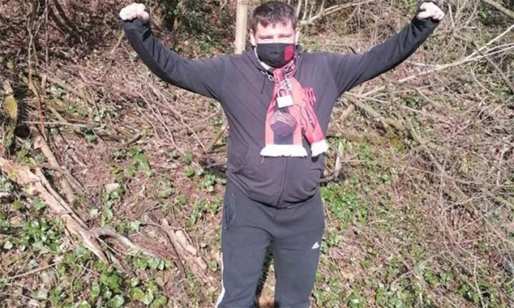 Ρουμανία: Αλυσοδέθηκαν σε δέντρα για να δουν την ομάδα τους